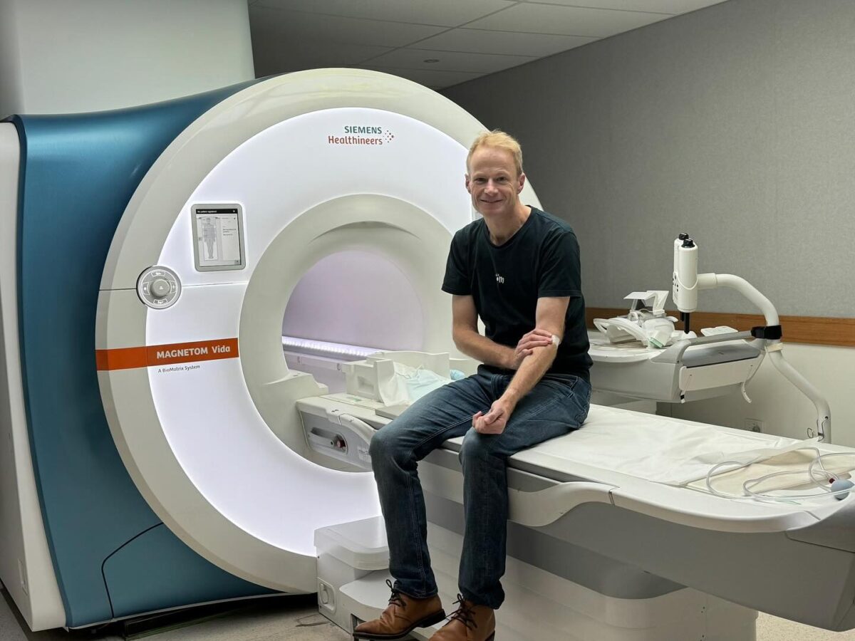 Профессору Ричарду Сколайеру удалось победить рак мозга на четвертой стадии благодаря методу, в разработке которого он участвовал / © X, Richard Scolyer