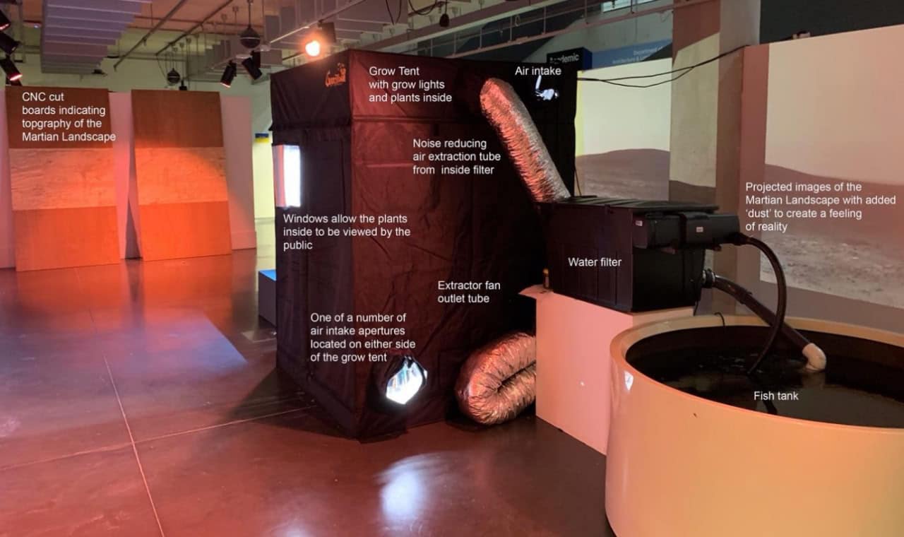 Аквапонная система, которую исследователи использовали в своей эксперименте. Закрытая пластиковая емкость содержат тилапию нильскую / © Unibersity of Greenwich