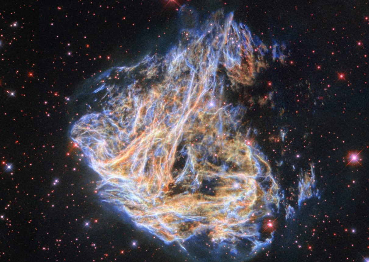 DEM L 190, молодой остаток после взрыва сверхновой в галактике Большое Магелланово облако / © NASA, ESA, Hubble, S. Kulkarn, Y. Chu