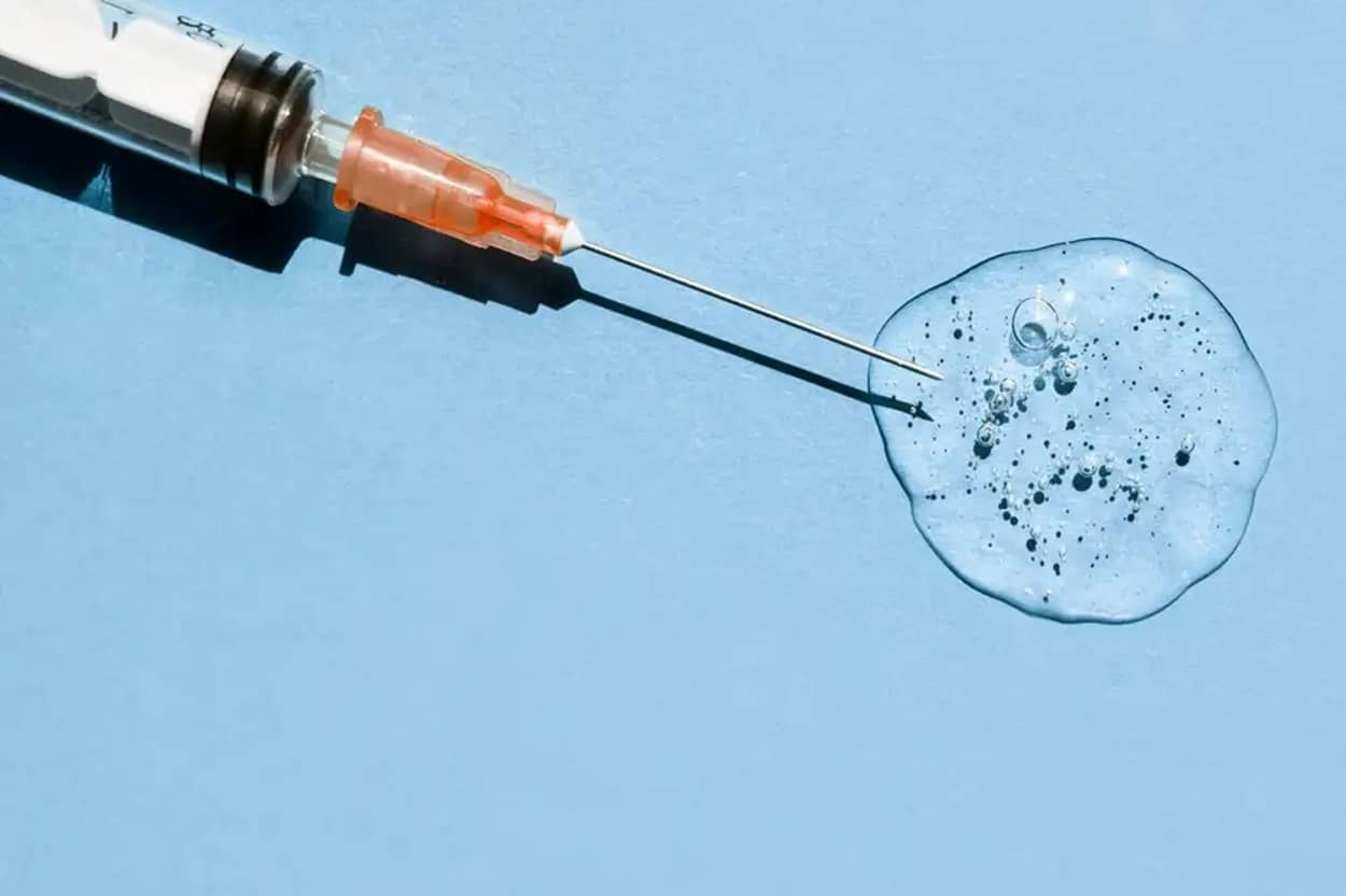 При смешивании с гидрогелем лекарства на основе белка могут сохранять эффективность при высоких температурах и на протяжении нескольких недель / © Shutterstock, Renko Aleks