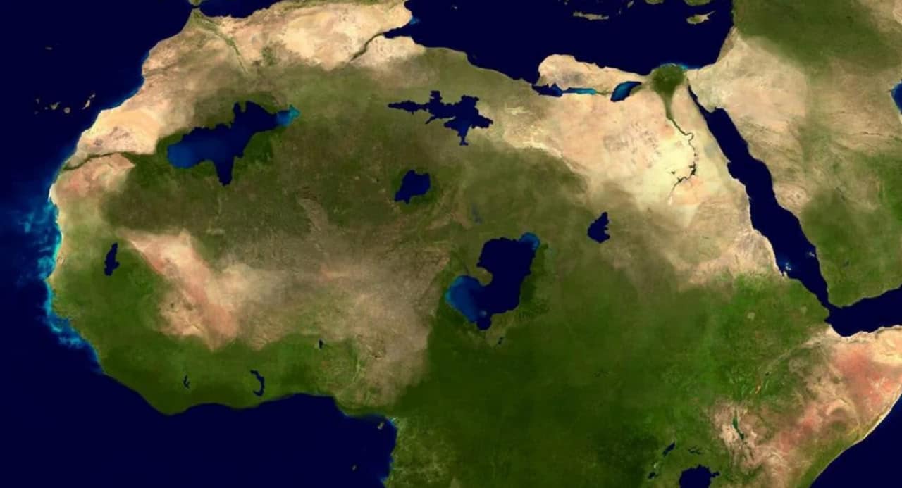 6-8 тысяч лет назад Сахара была зеленой. Происходящие сейчас изменения сдвигают климат в том же направлении. Если порог потепления в два градуса будет достигнут на сколько-нибудь длительное время, Сахара вновь на длительное время покроется растительностью и крупными озерами / © Wikimedia Commons