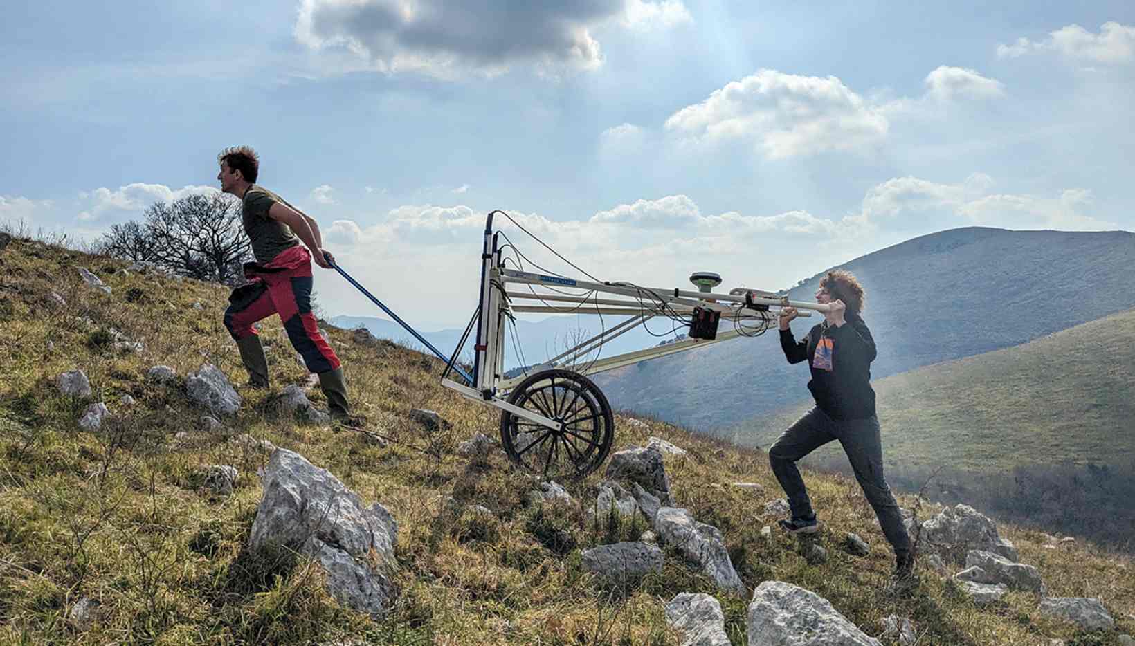 Магнитометрическая съемка северо-западной стены Монте-Каньоло, которая сегодня почти не видна на местности / © Giacomo Fontana & Wieke de Neef, Antiquity