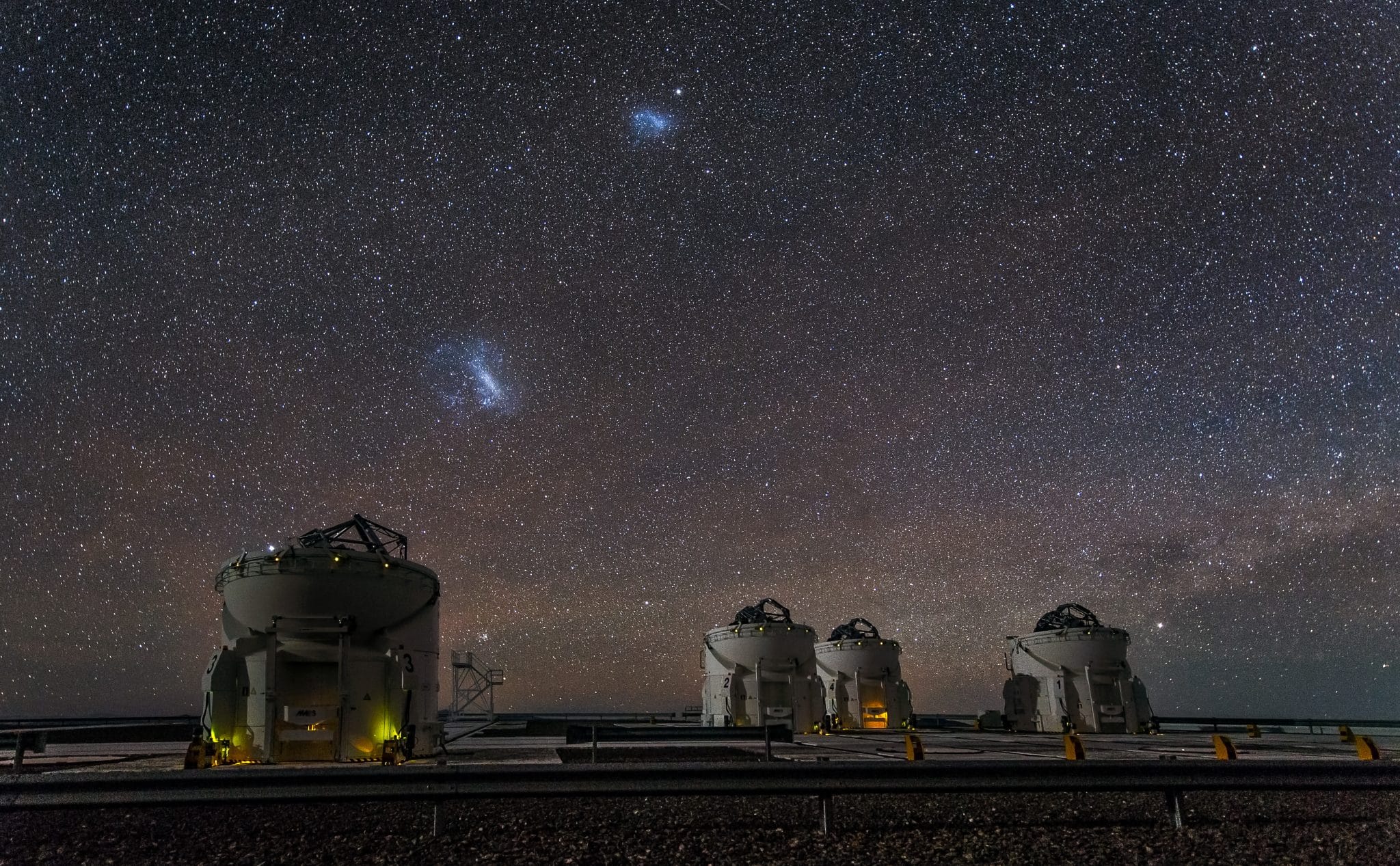 Большое и Малое Магеллановы Облака / © ESO/J. Colosimo