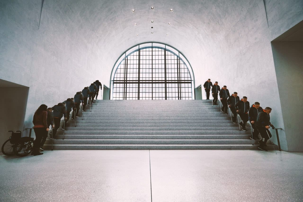 Ученые впервые применили электростимуляцию гипоталамуса для восстановления способности ходить у человека / © Автор неизвестен, NeuroRestore / EPFL 2024