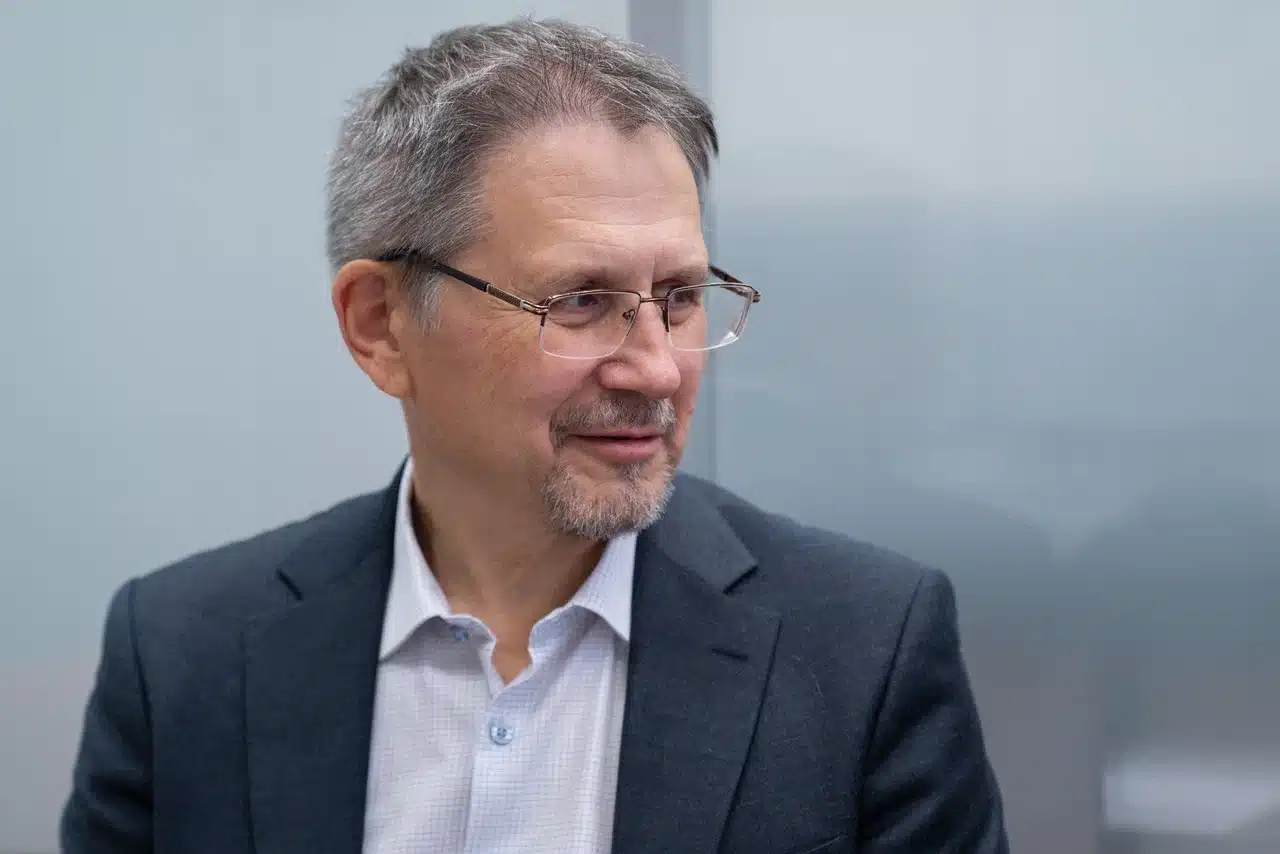 Олег Астафьев,  заведующим лабораторией искусственных квантовых систем МФТИ, профессор Сколтеха / © Центр научных коммуникаций МФТИ, Анастасия Каплина