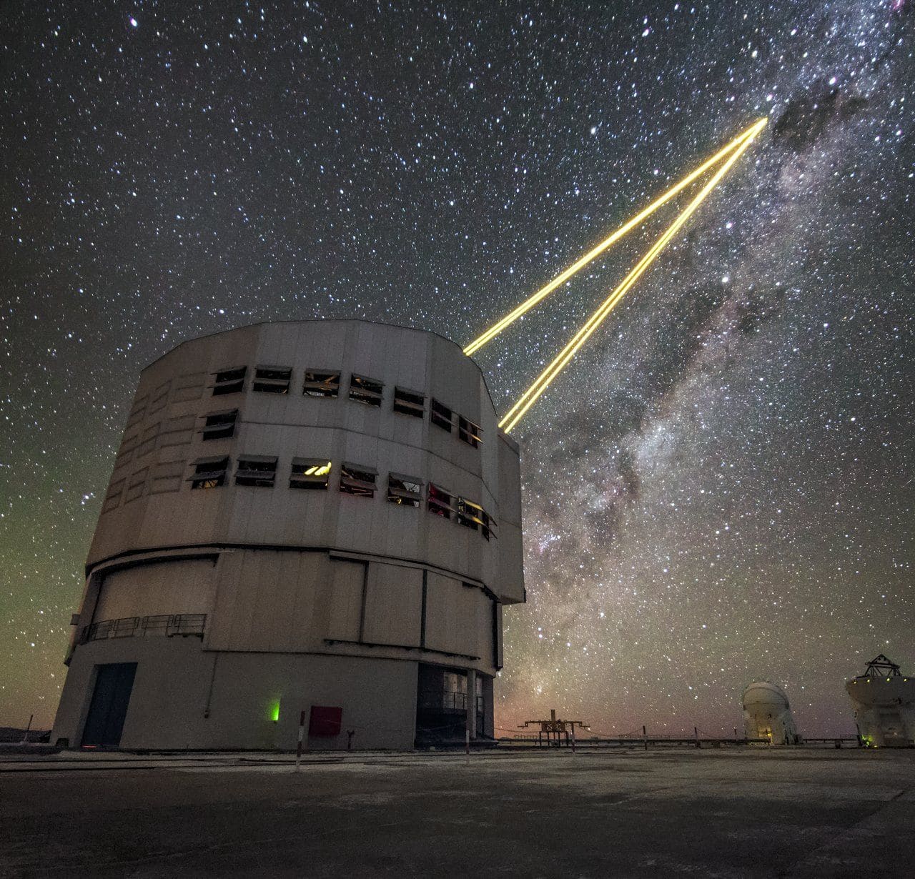 Один из телескопов Паранальской обсерватории в Чили / © hernanstocke.com/ESO