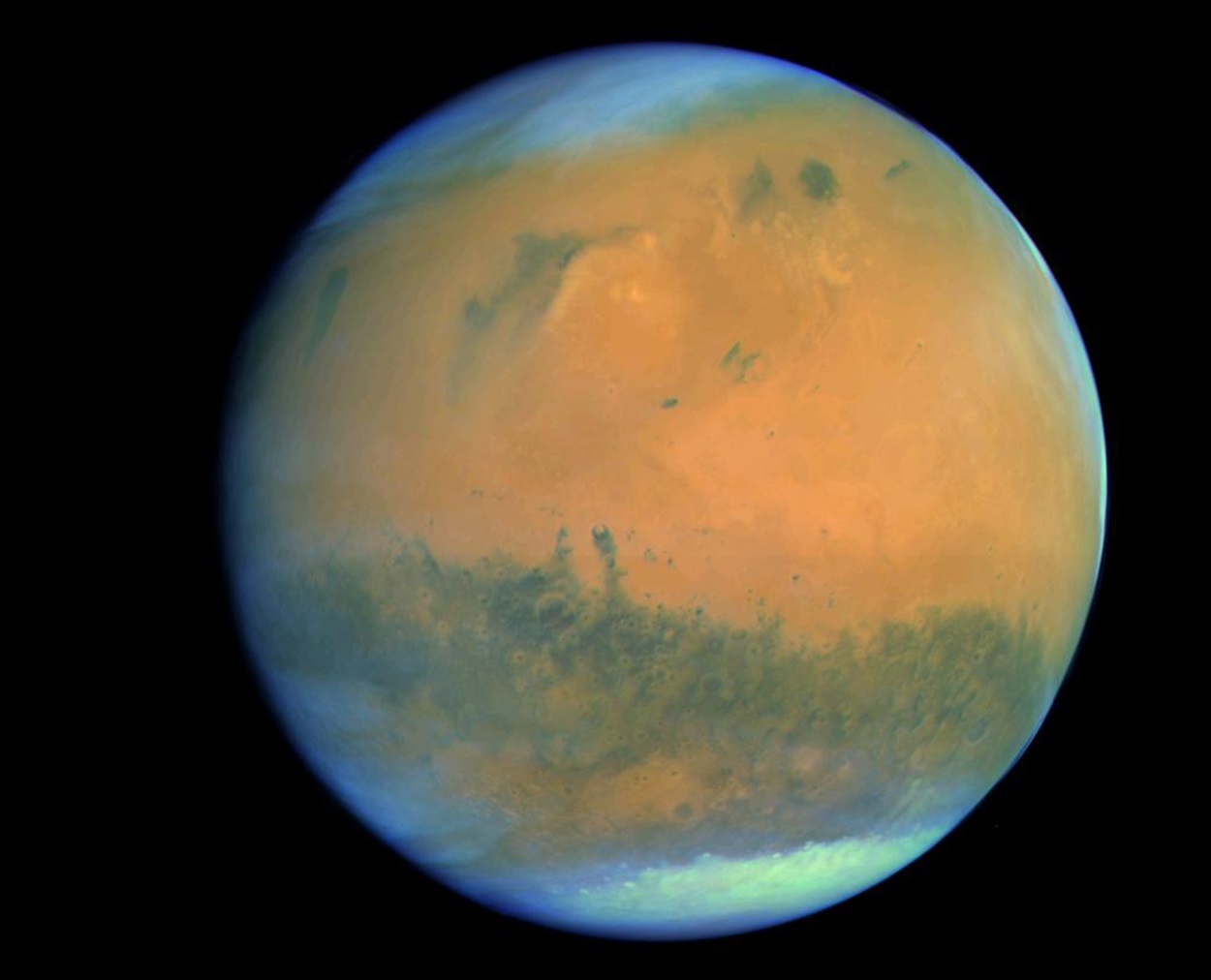 Знаменитый цвет Марса очаровывал человечество на протяжении многих веков, благодаря чему его прозвали «Красной планетой». Римляне назвали Марс в честь своего бога войны, потому что его цвет напоминал кровь, а египтяне называли его «Хер Дешер», что означает «красный» / © ESA & MPS, OSIRIS Team