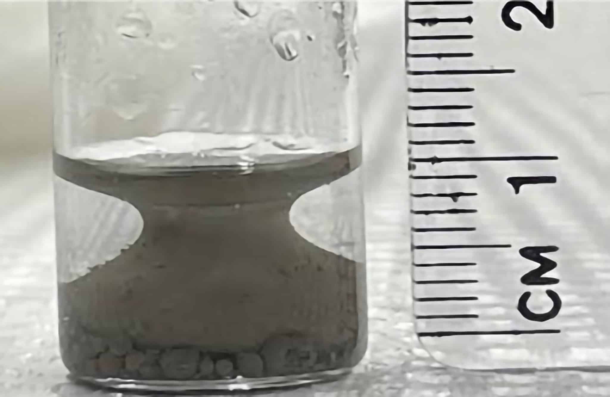 Выпадающая из эмульсии «амфора» / © Anthony Raykh/UMass Amherst