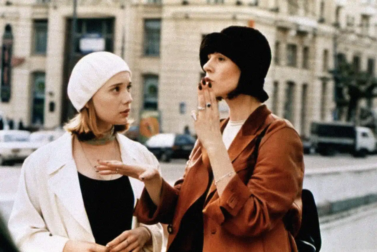 Ухудшение слуха затрудняет общение с другими людьми и становится серьезной психологической проблемой /  © Кинопоиск