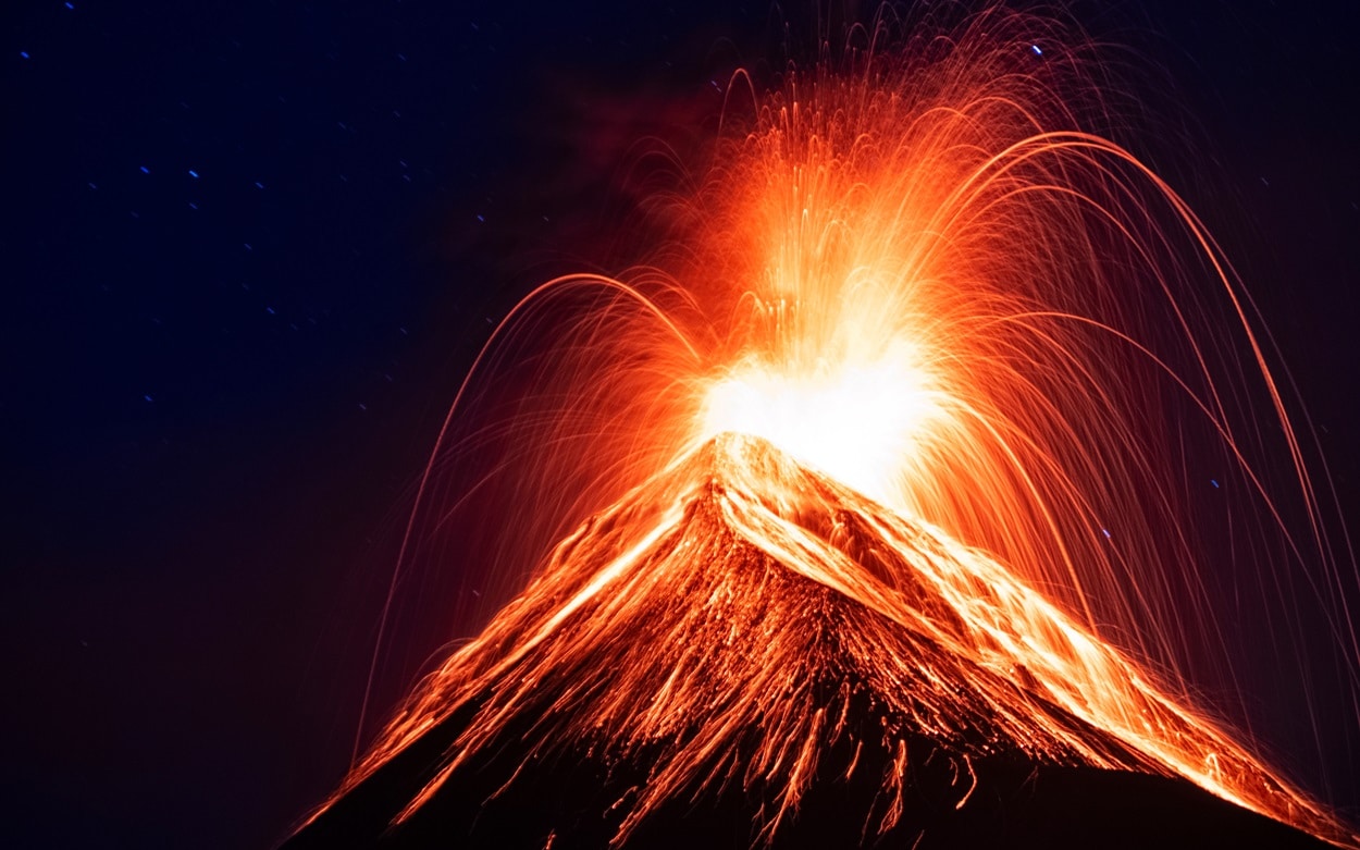 Извержения вулканов могут оказывать заметное воздействие на климат, причем как в краткосрочной, так и в долгосрочной перспективе / © Daniel Lopez Toriello, Shutterstock