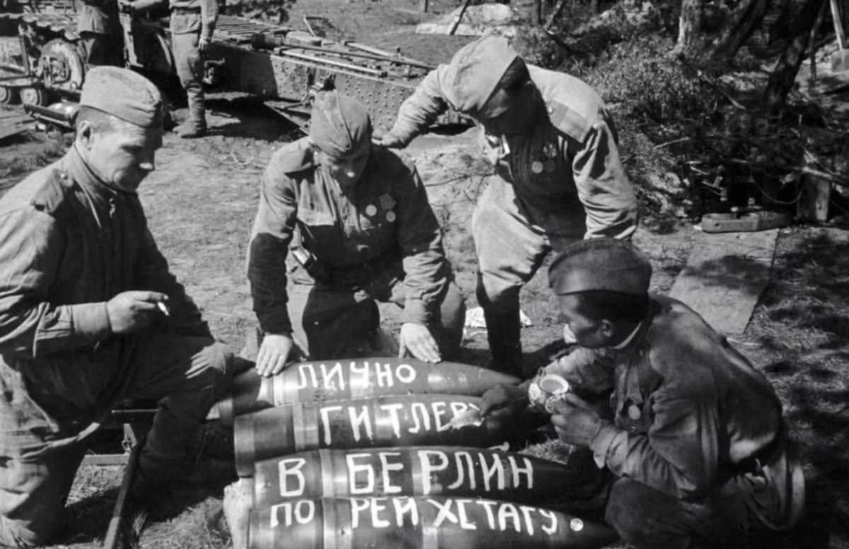 Советские артиллеристы под Берлином, весна 1945 года / © РИА Новости