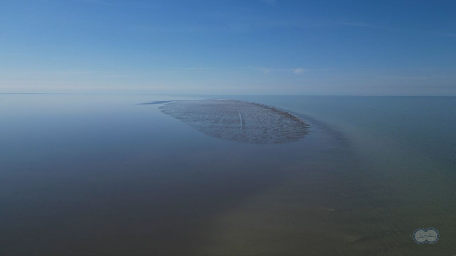 Снимок нового острова на севере Каспийского моря, сделанный с дрона / © Видеостудия ИО РАН, Ю. Шульгина.