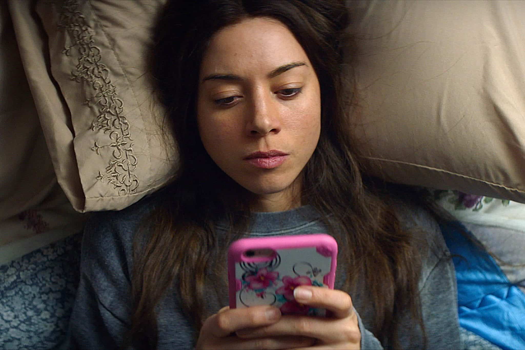 Кадр из фильма «Ингрид едет на запад» (2017) / © Neon