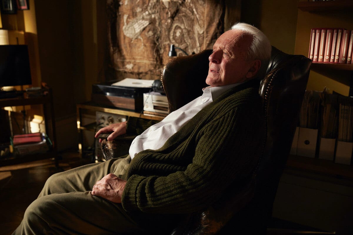 Кора головного мозга человека имеет толщину всего несколько миллиметров. С возрастом эта ткань обычно истончается, что связано с потерей нейронов; это  характерная черта старения. Кадр из фильма «Отец» / © Vertigo Média