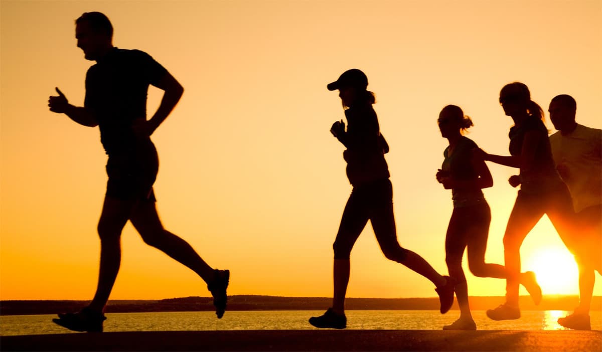 То, что помогает здоровому 40-летнему человеку не заболеть, может навредить 70-летнему онкологическому больному / © skokov-water.ru