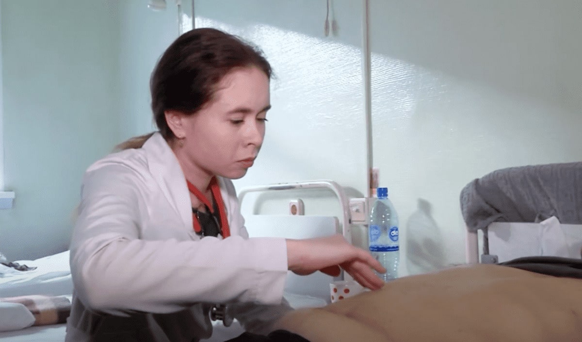 Язвенный колит вызывает сильные боли в животе, диарею, ощущение постоянной усталости и потерю веса. Часто он протекает в очень тяжелой форме, когда количество приступов достигает 10-15 в сутки / © ОТС LIVE