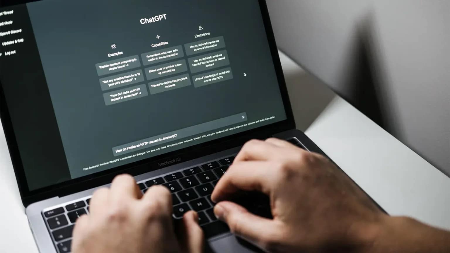 Историк предложил писать тексты так, чтобы они компенсировали слабые стороны ИИ / © Автор неизвестен, msn.com