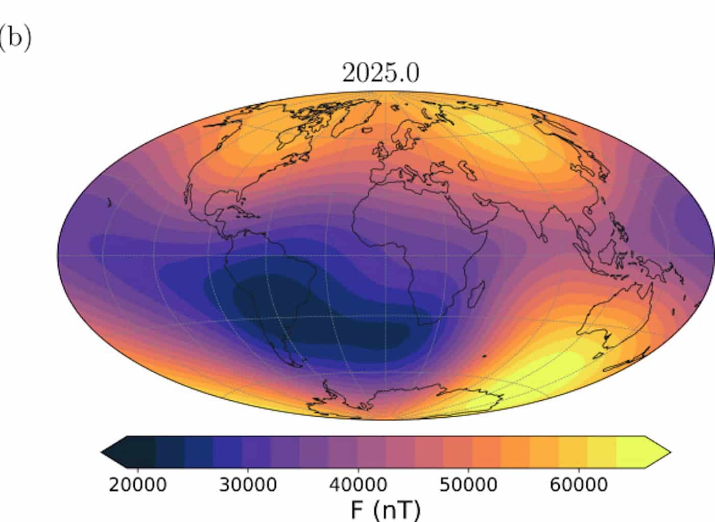Напряженность магнитного поля (F) на поверхности Земли в 2025-м в нанотесла. Фиолетовая зона в Южно-атлантической аномалии увеличивается с 2014-го. / © C.C. Finlay et. al /Physics of the Earth and Planetary Interiors(2025)