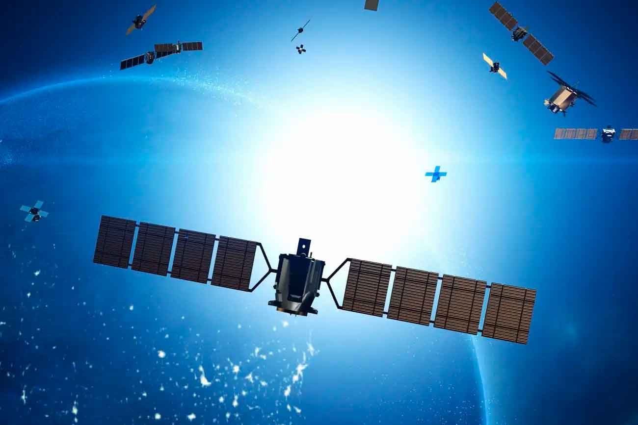 Спутники на околоземной орбите в представлении художника / © Shutterstock, yucelyilmaz