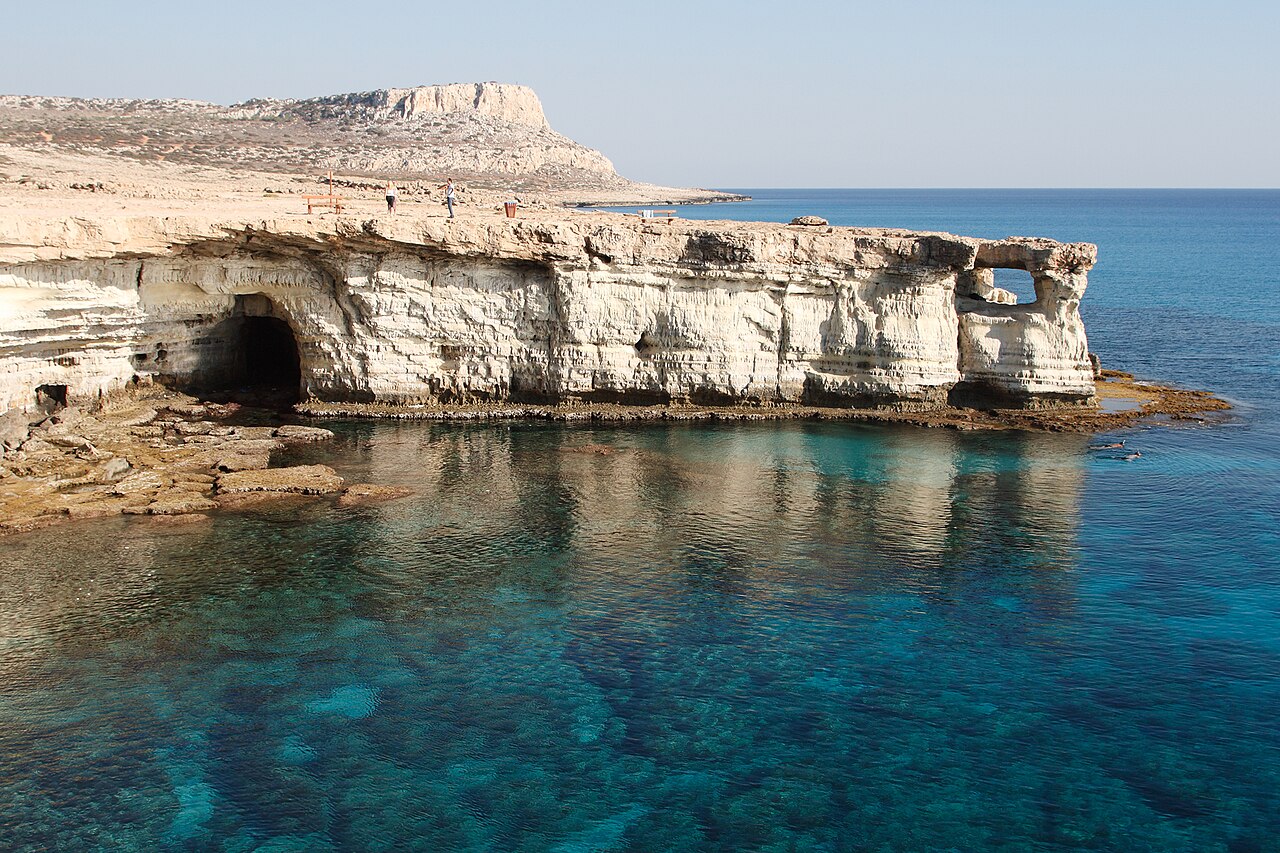 Морские пещеры недалеко от Айя-Напы, Кипр / © Дмитрий Панов