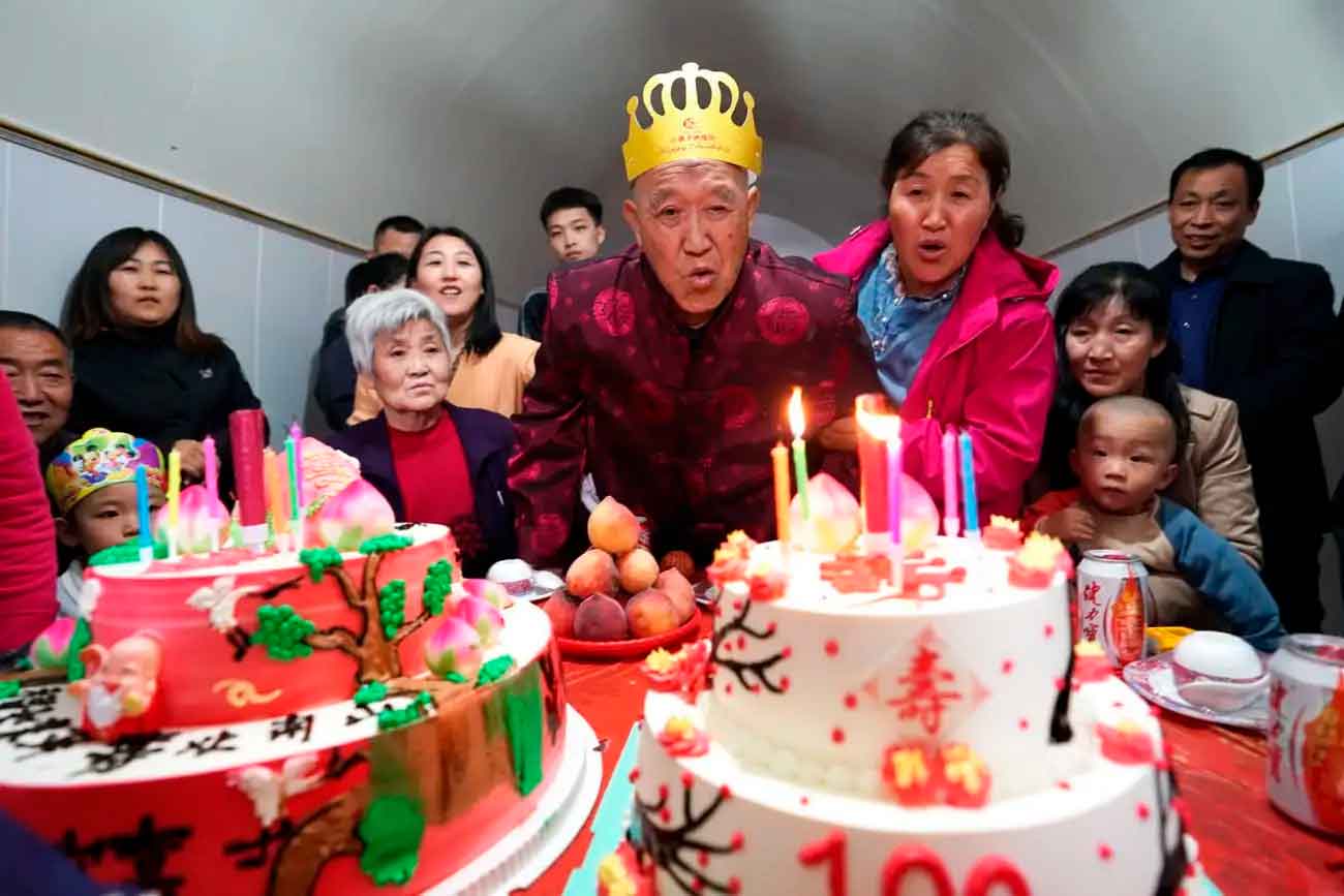 Команда исследователей из Китая попыталась выяснить, как рацион влияет на шансы дожить до 100 лет / © Shutterstock, Xinhua