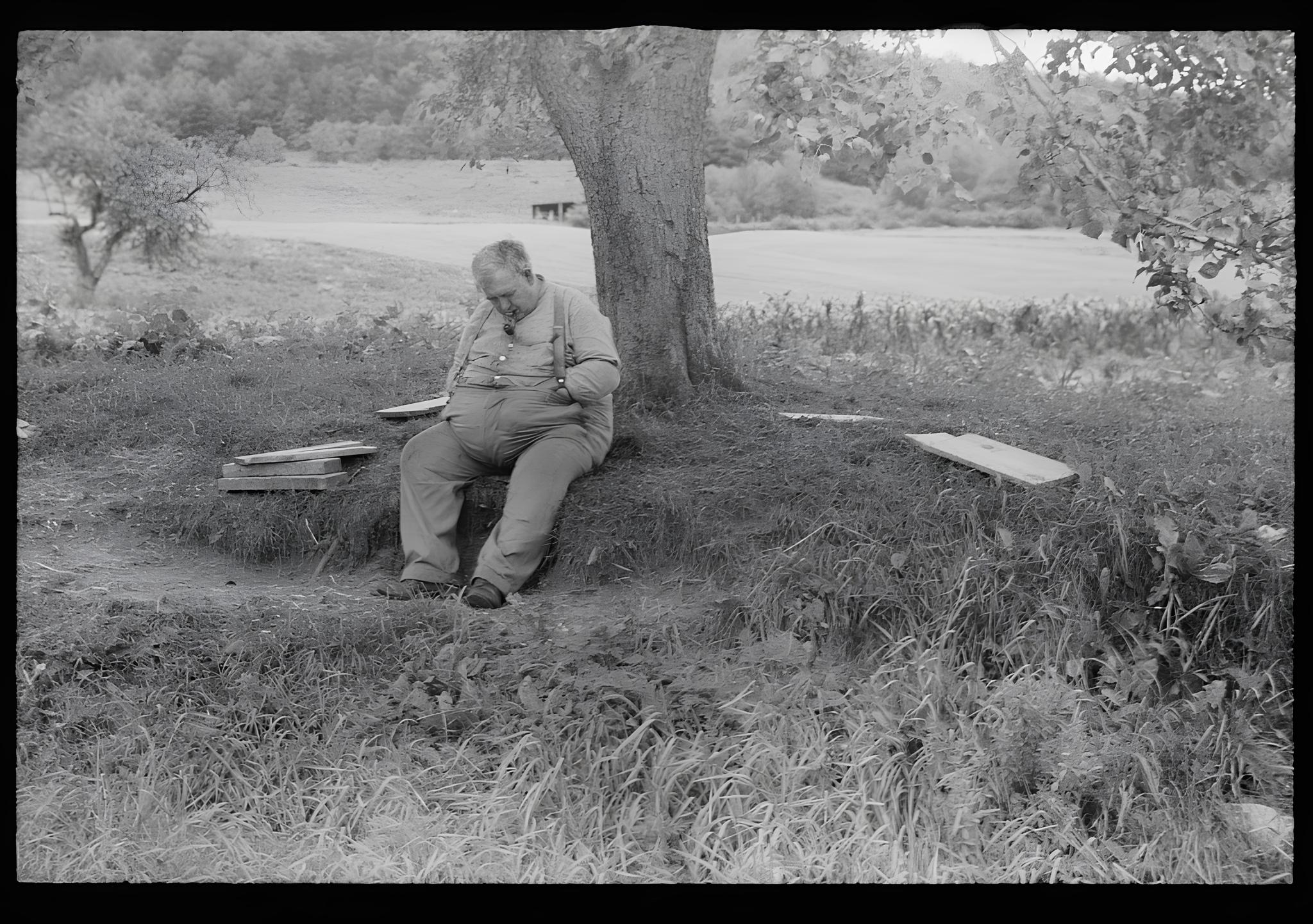 Человек с явными признаками ожирения, 1940-е годы, Нью-Гэмпшир, США / © Администрация по защите фермерских хозяйств США