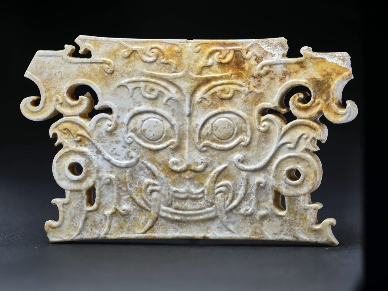 Изделие из нефрита, культура Шицзяхэ / ©Сhina Daily