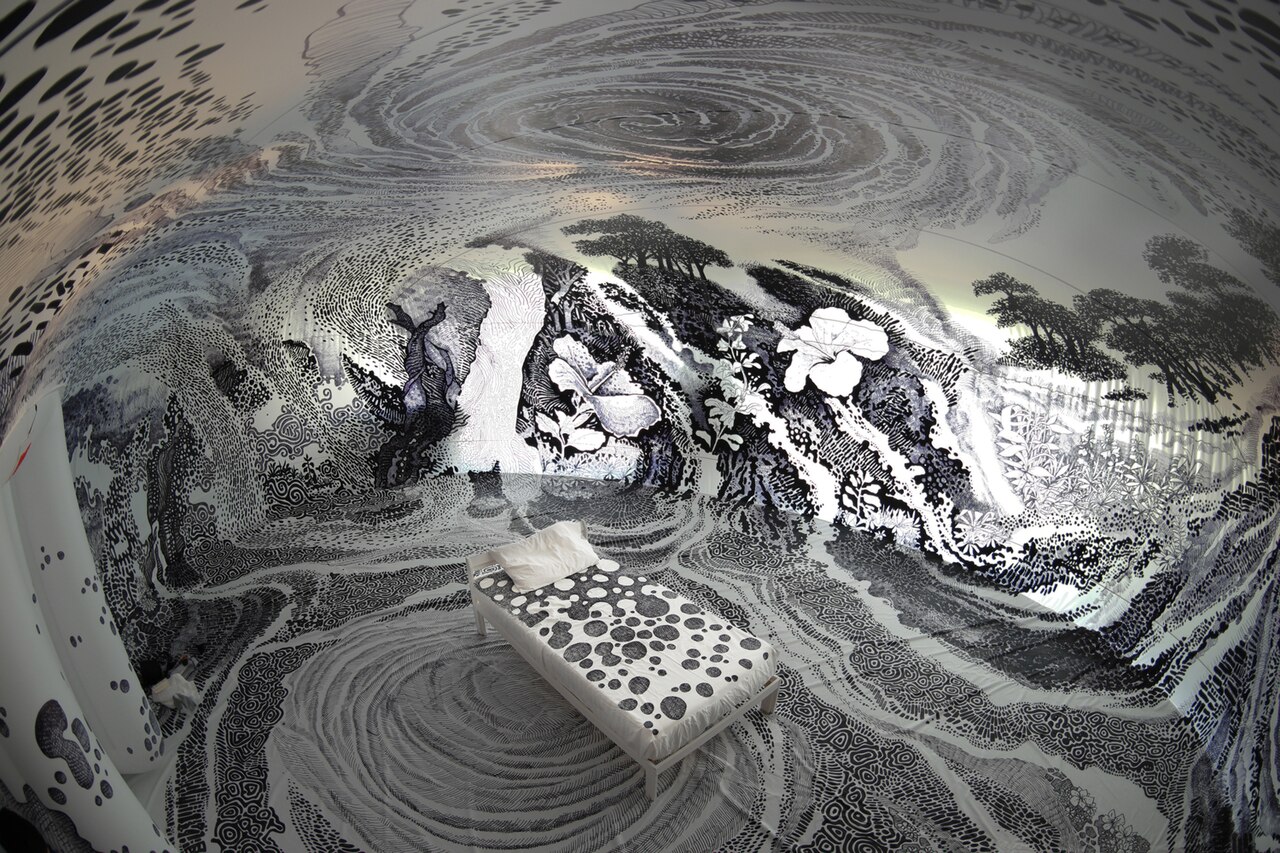 Инсталляция «Сны спящего мира» в Музее Тихоокеанской Азии при Университете Южной Калифорнии / © Oscar Oiwa Studio, NY