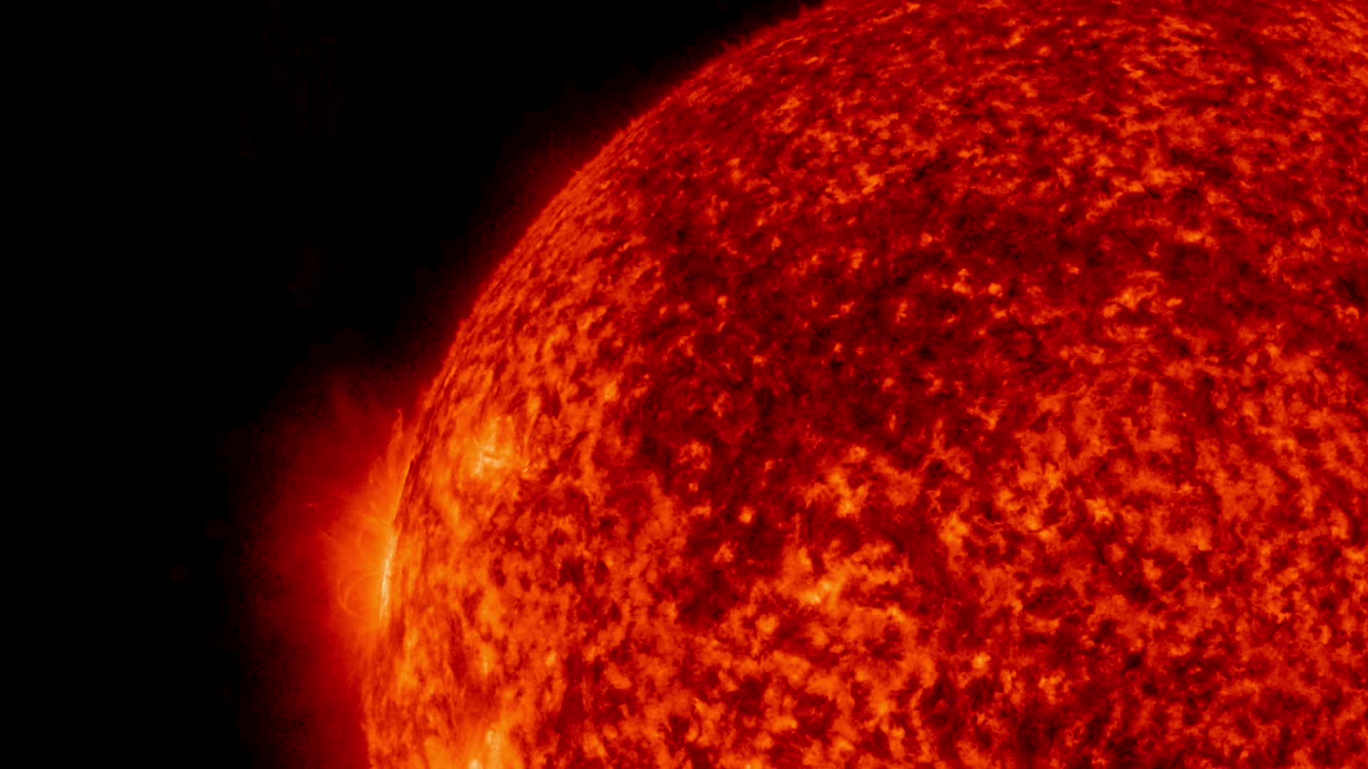 Через миллиарды лет Солнце превратится в красного гиганта / © NASA
