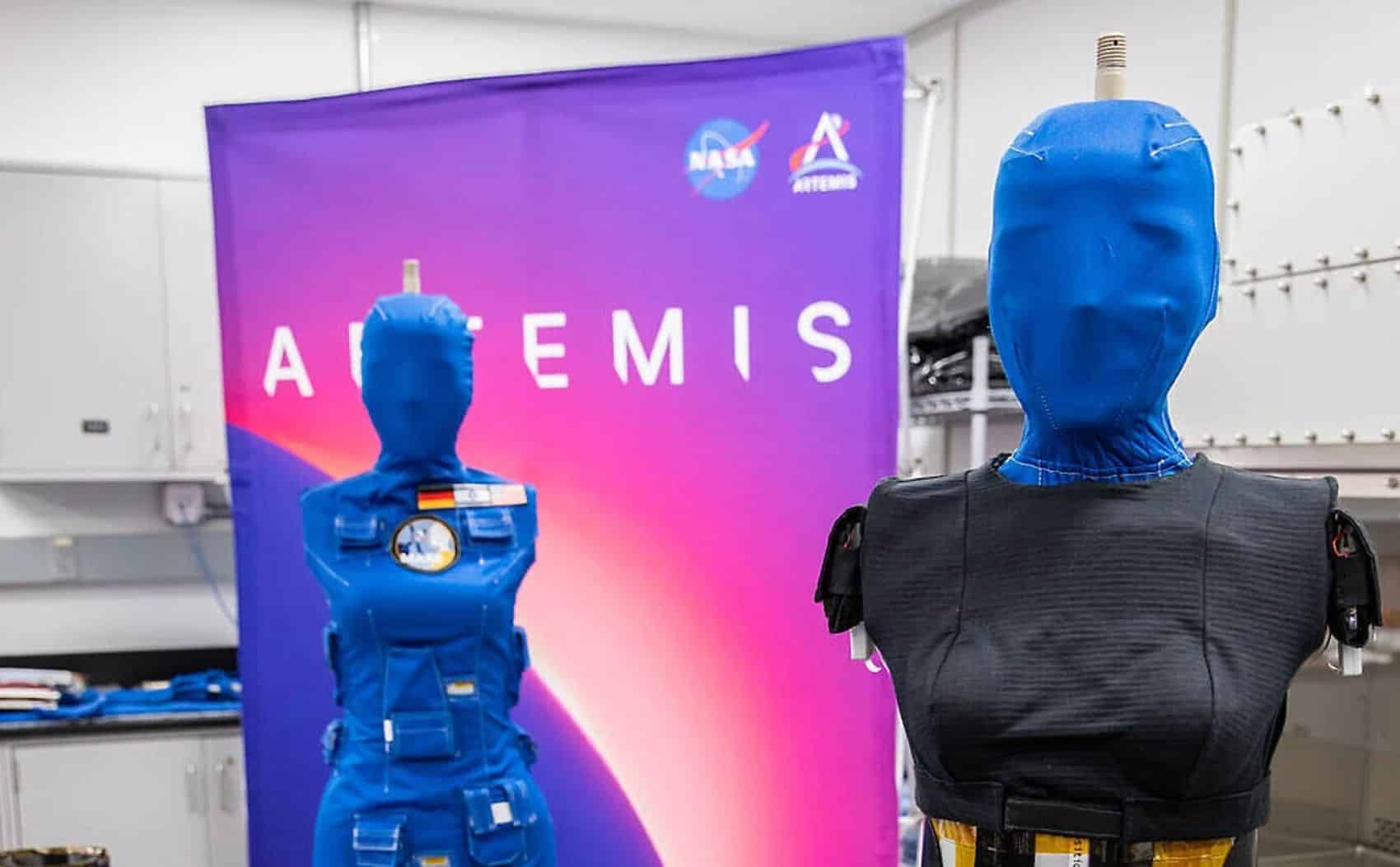 Манекены в защитных жилетах AstroRad во время миссии «Артемида I» / © The Times of Israel
