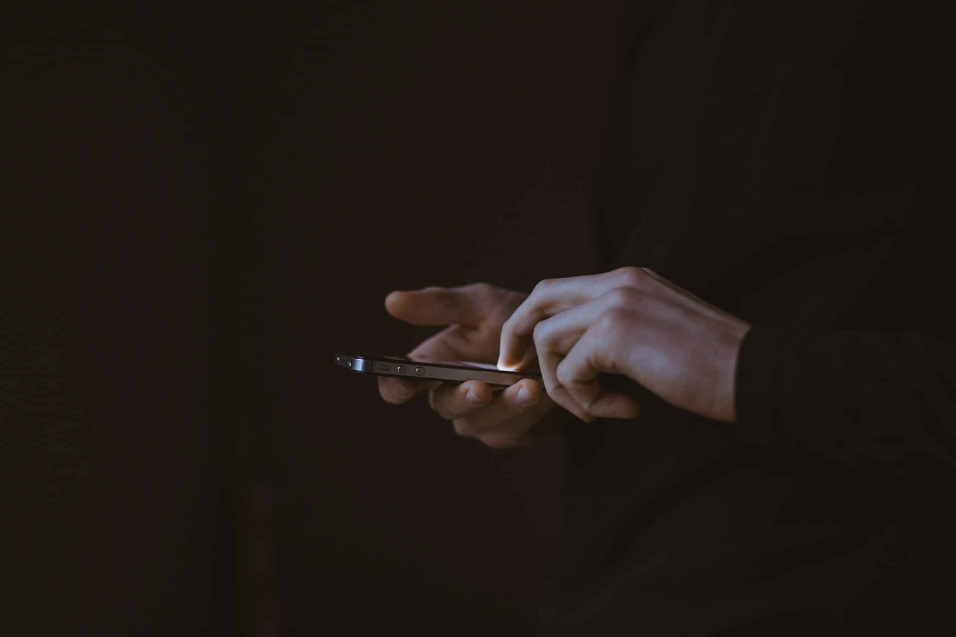 Активное использование цифровых устройств может влиять на развитие когнитивных способностей подростков / © Gilles Lambert