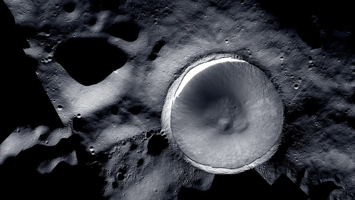 Кратер Шеклтон, окрестности южного полюса Луны / © NASA, KARI, ASU