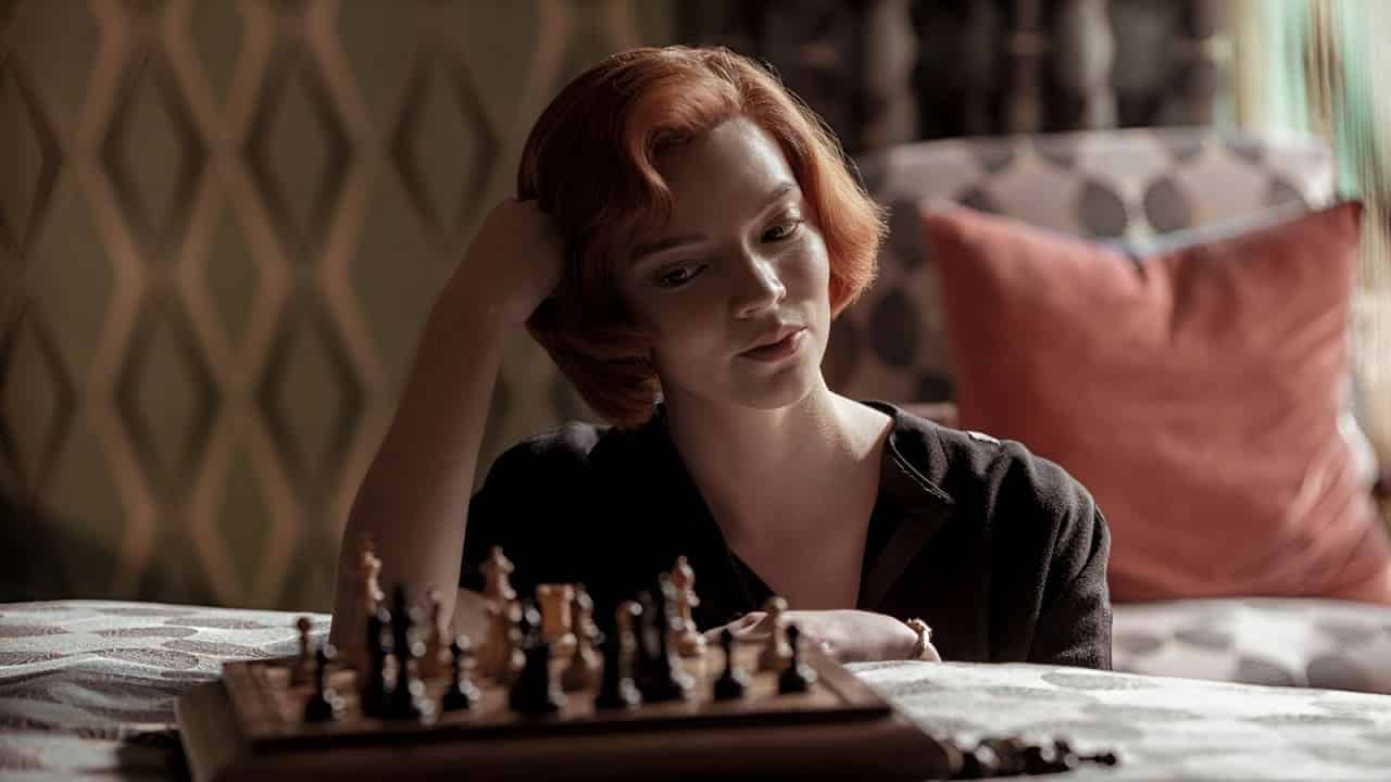 Кадр из мини-сериала «Ход королевы» / © Netflix